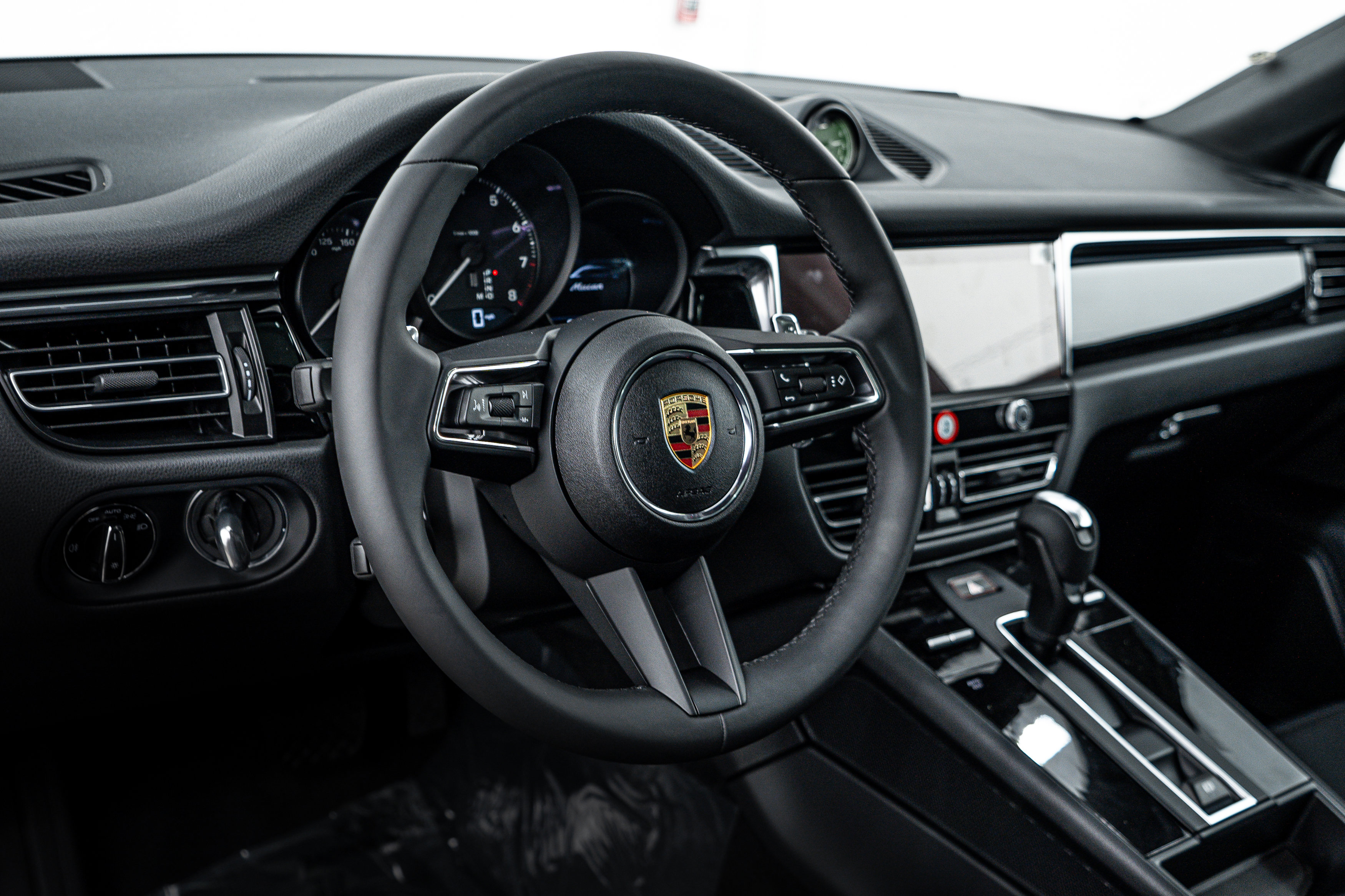 New 2025 Porsche Macan image 13