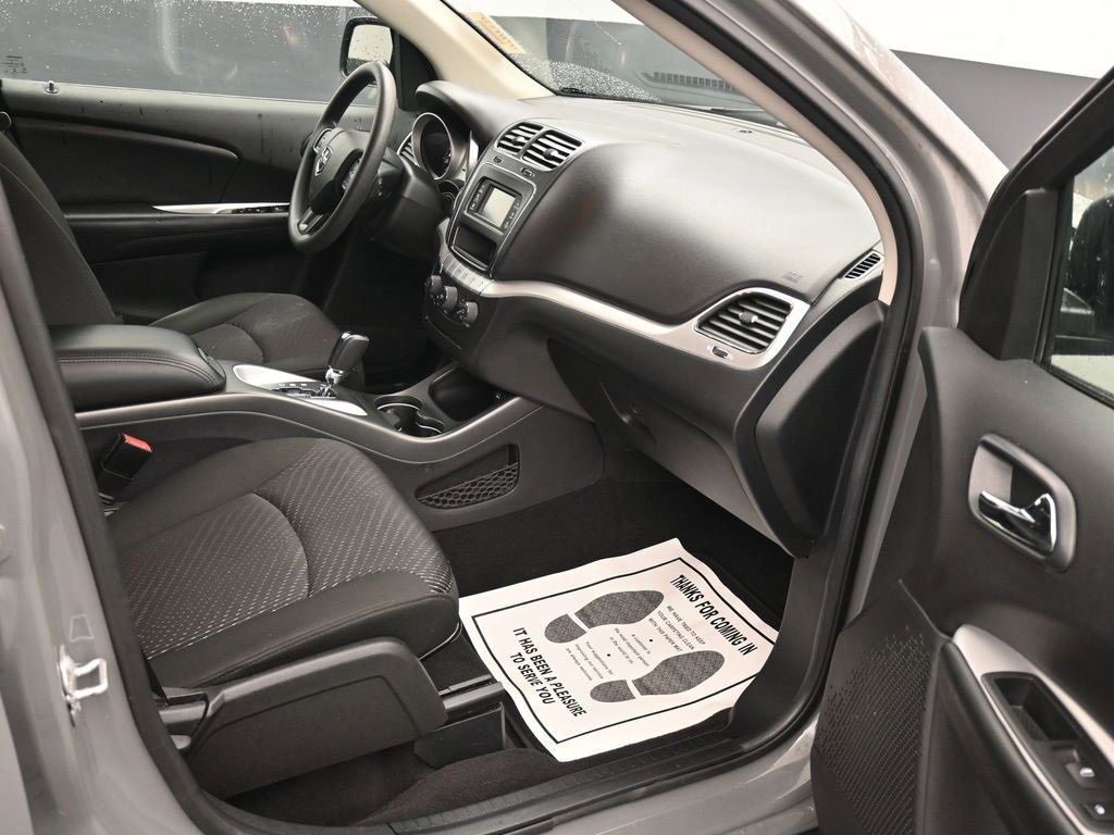 Used 2019 Dodge Journey SE image 14