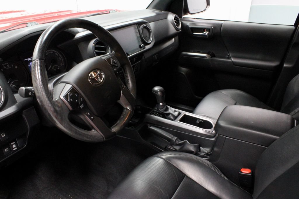 Used 2022 Toyota Tacoma TRD Sport w/ TRD Premium Sport Package AWD/4WD image 24