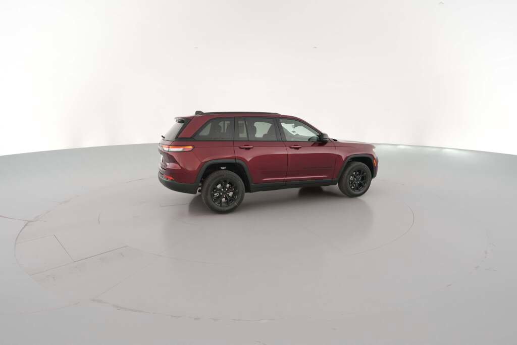 New 2025 Jeep Grand Cherokee Altitude image 13
