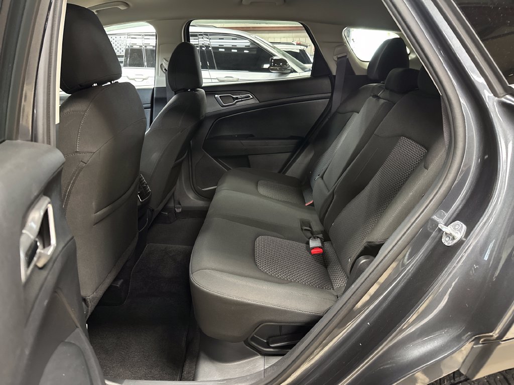 Used 2023 Kia Sportage LX AWD/4WD image 25