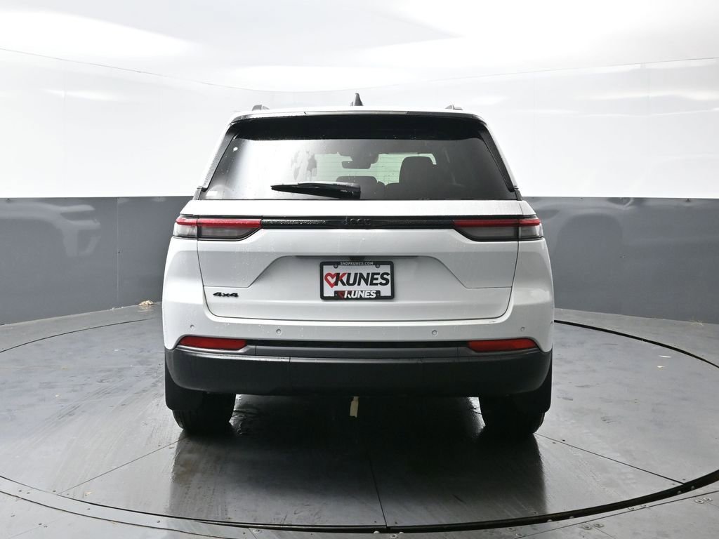 New 2026 Jeep Grand Cherokee Altitude image 8