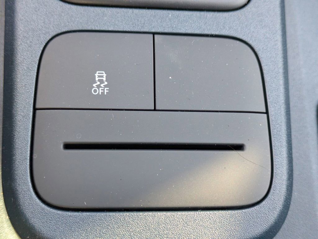 New 2025 Ford Maverick XL image 22