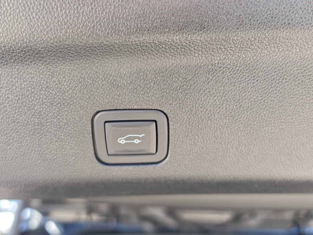 Used 2024 GMC Yukon AT4 w/ AT4 Premium Plus Package AWD/4WD image 6