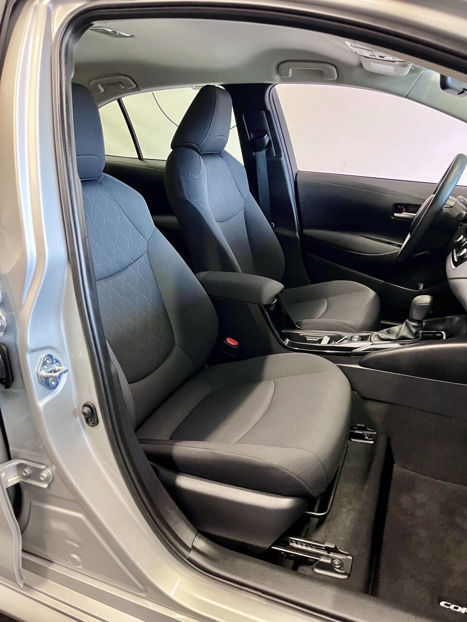 Used 2020 Toyota Corolla LE image 20