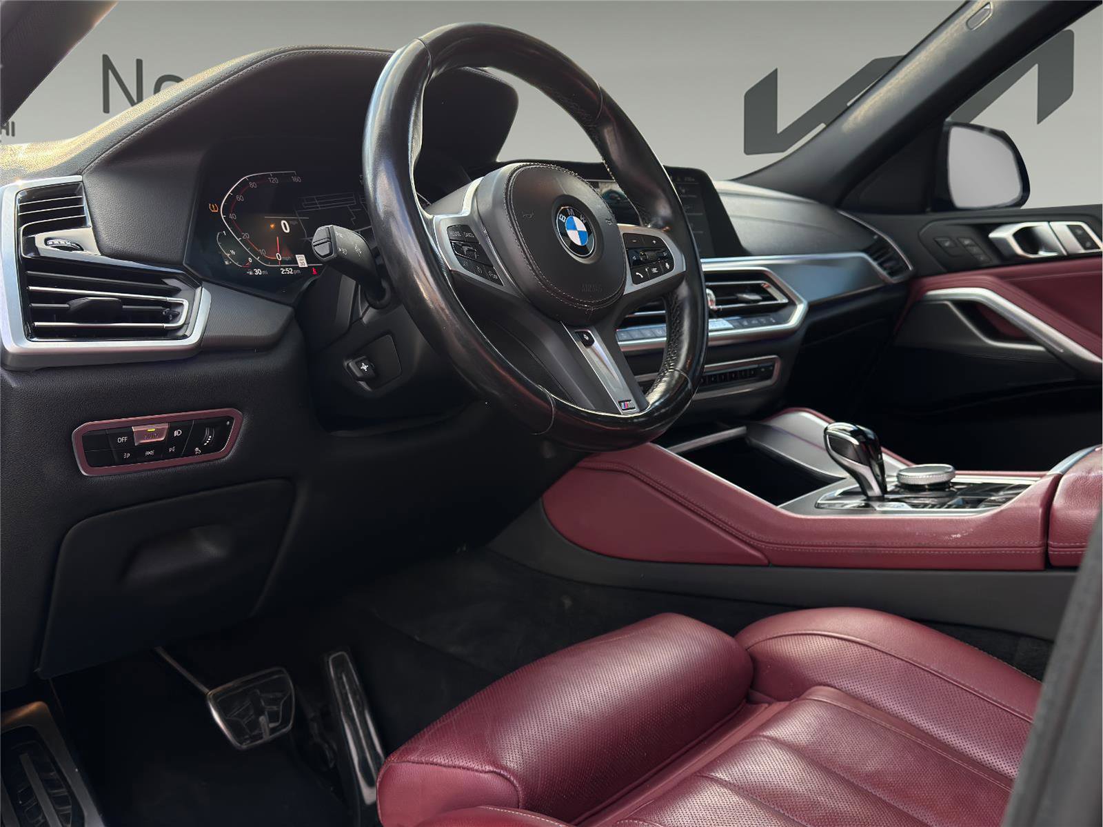 Used 2022 BMW X6 xDrive40i w/ M Sport Package image 9