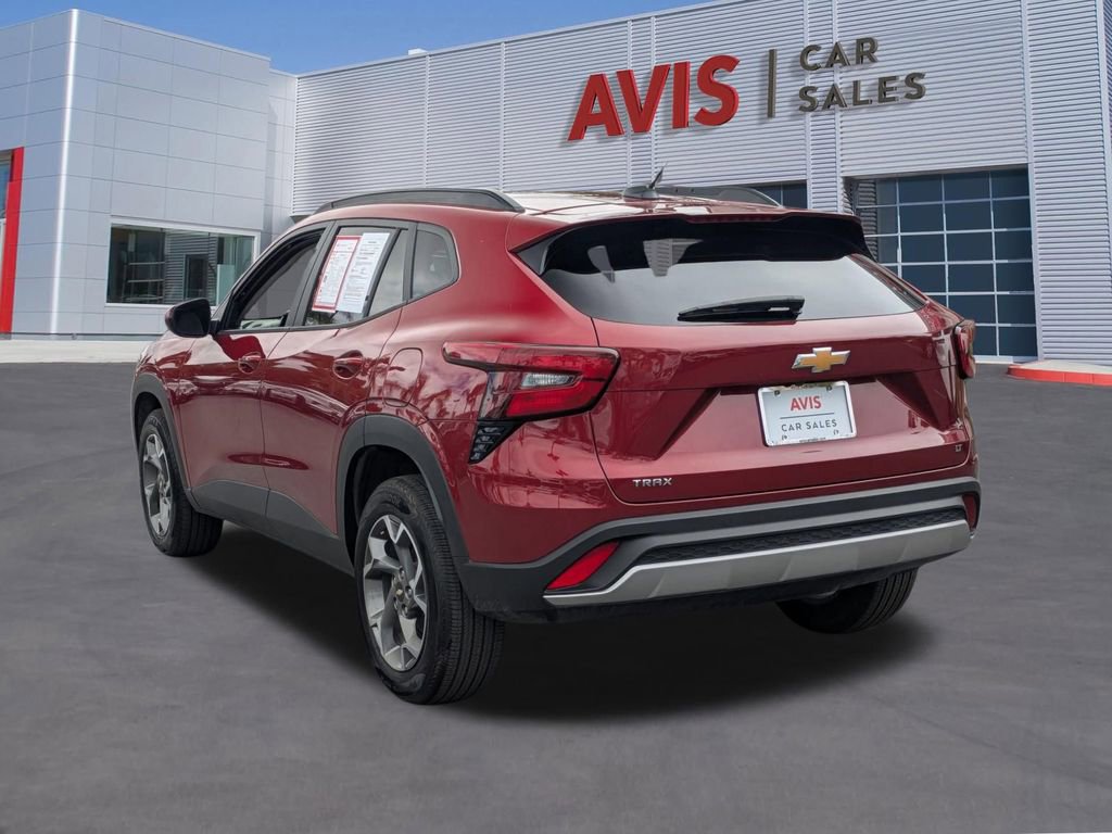 Used 2025 Chevrolet Trax LT w/ LT Convenience Package image 9