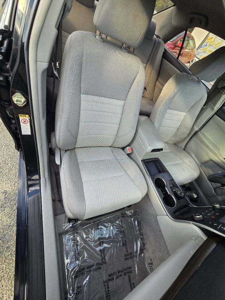 Used 2017 Toyota Camry LE FWD image 40