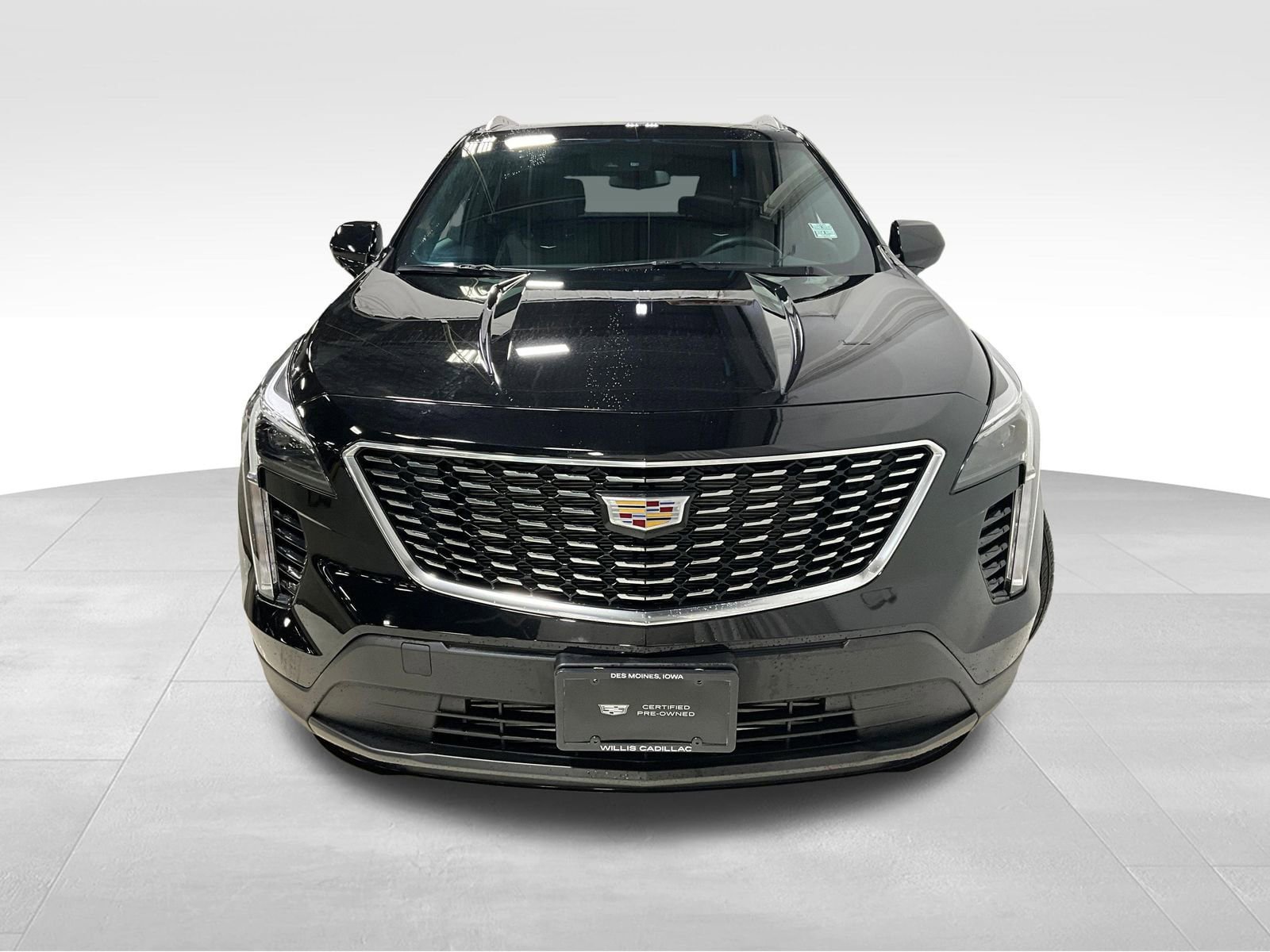 Used 2023 Cadillac XT4 Luxury w/ Cold Weather Package AWD/4WD image 2