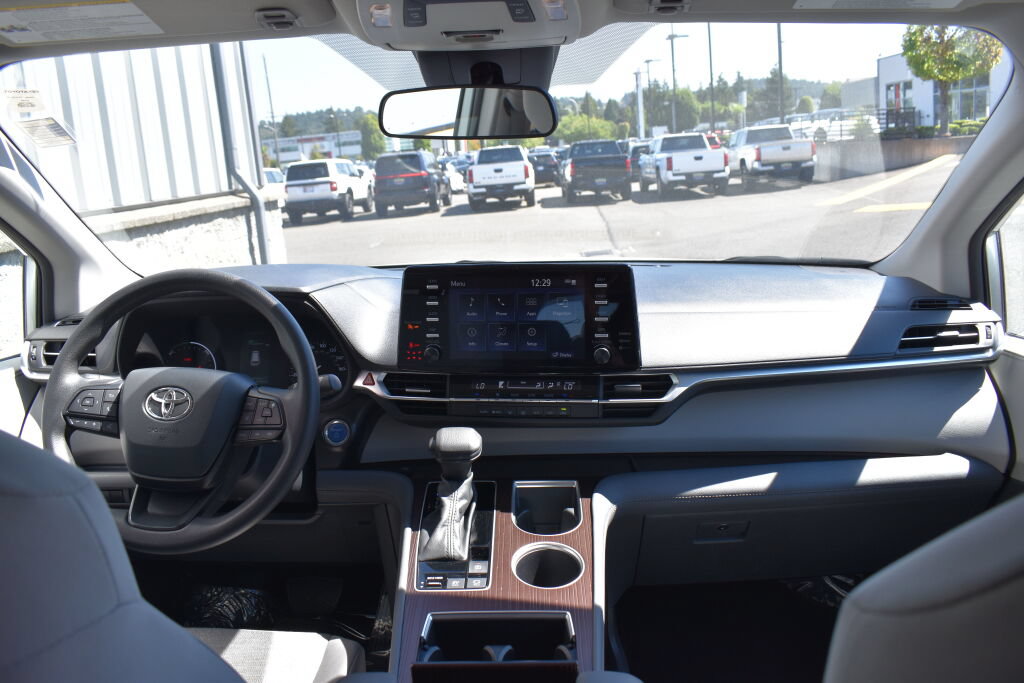 Certified 2024 Toyota Sienna LE AWD/4WD image 26