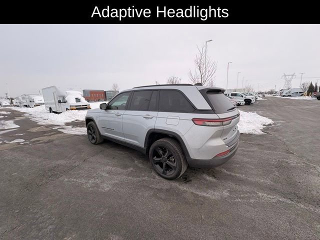 Used 2025 Jeep Grand Cherokee Limited w/ Luxury Tech Group II image 9