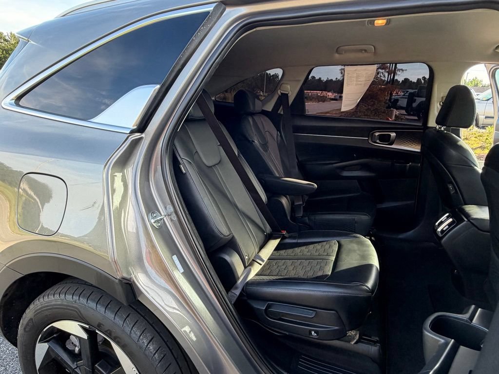 Used 2025 Kia Sorento EX AWD/4WD image 49