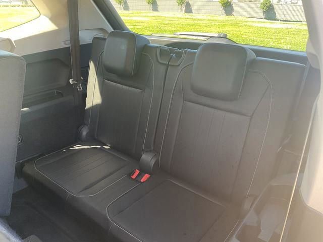 Used 2024 Volkswagen Tiguan SE image 25