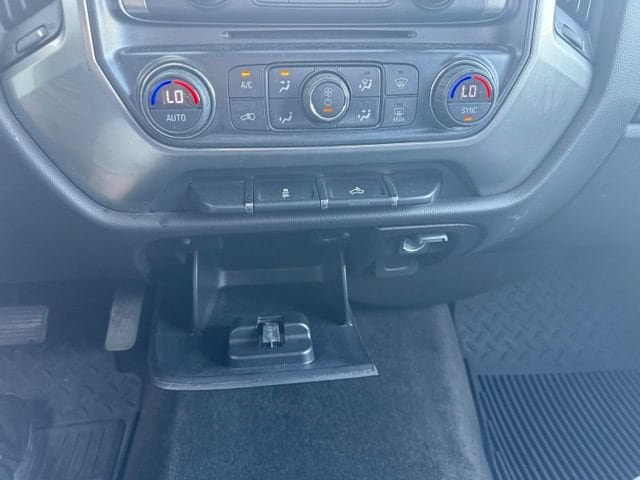 Used 2018 Chevrolet Silverado 1500 LT w/ All Star Edition AWD/4WD image 29