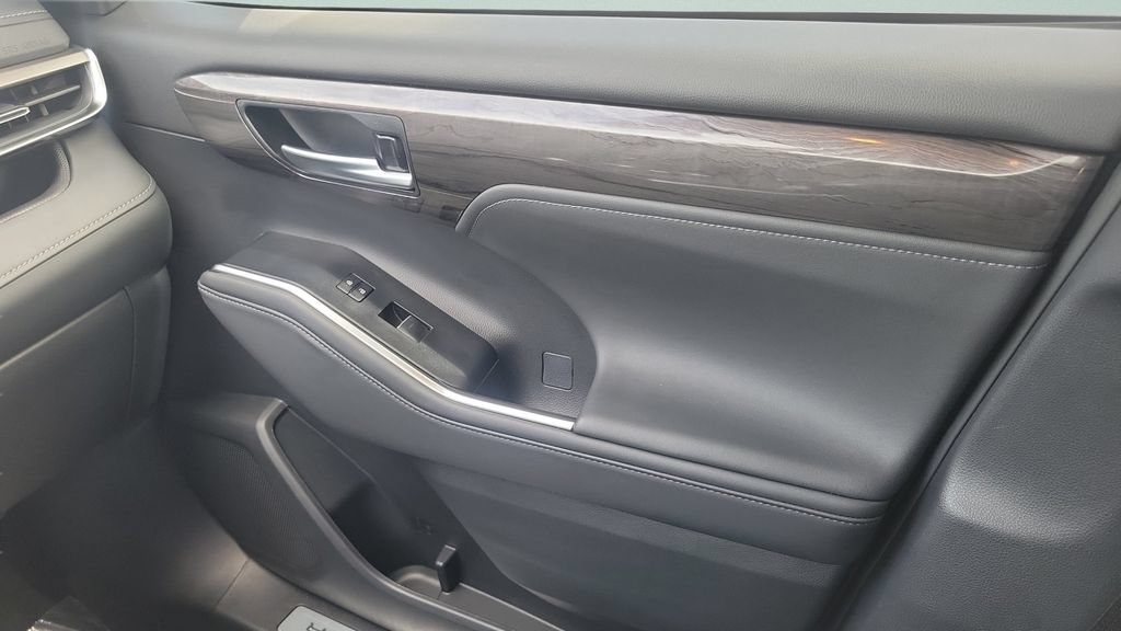 Certified 2026 Toyota Highlander Limited AWD/4WD image 13