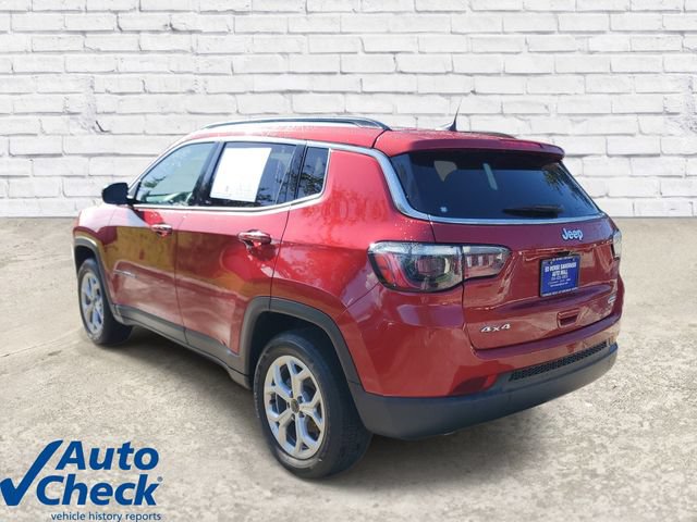 Used 2025 Jeep Compass Latitude AWD/4WD image 2