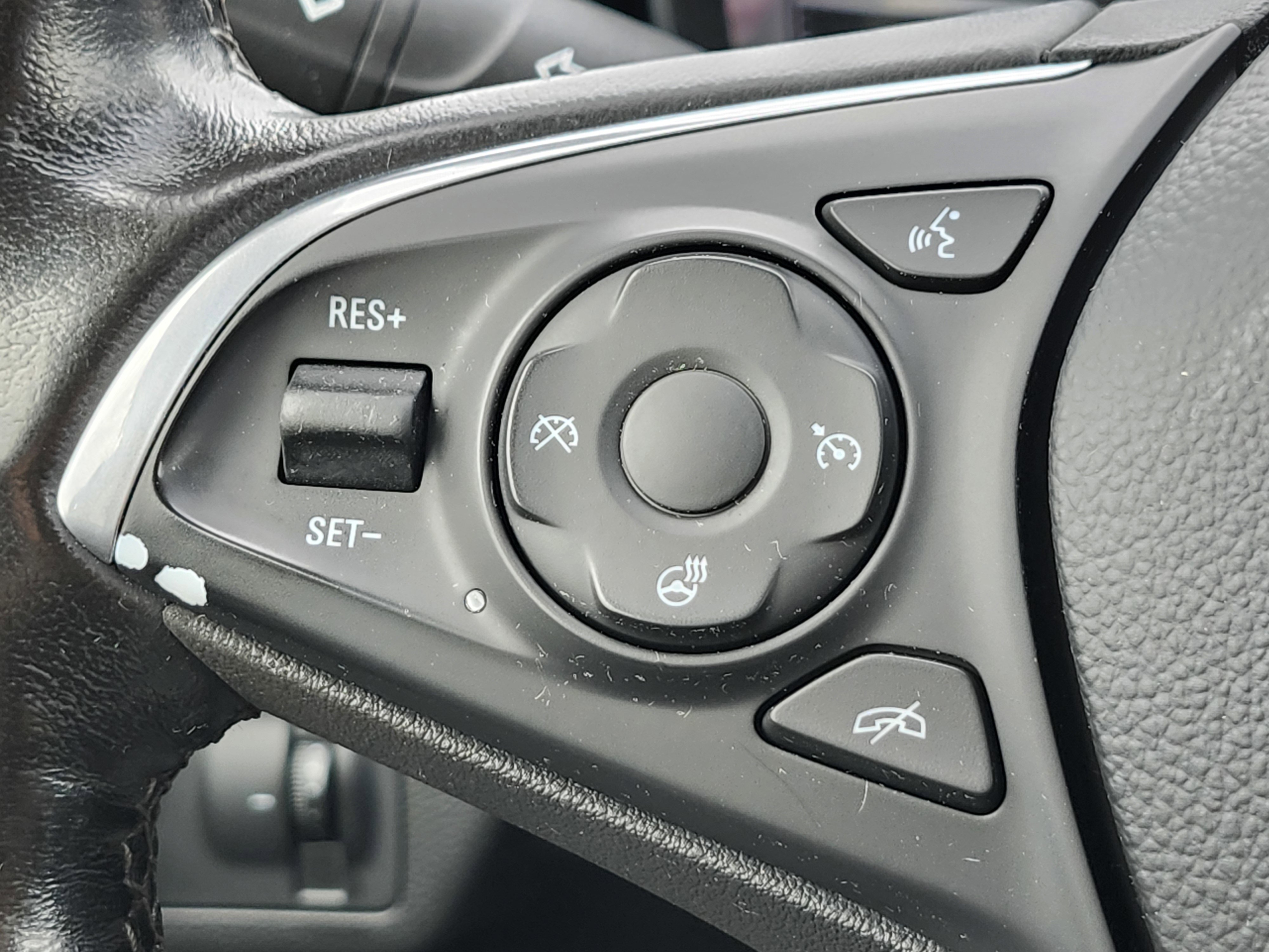 Used 2020 Buick Envision Essence image 36