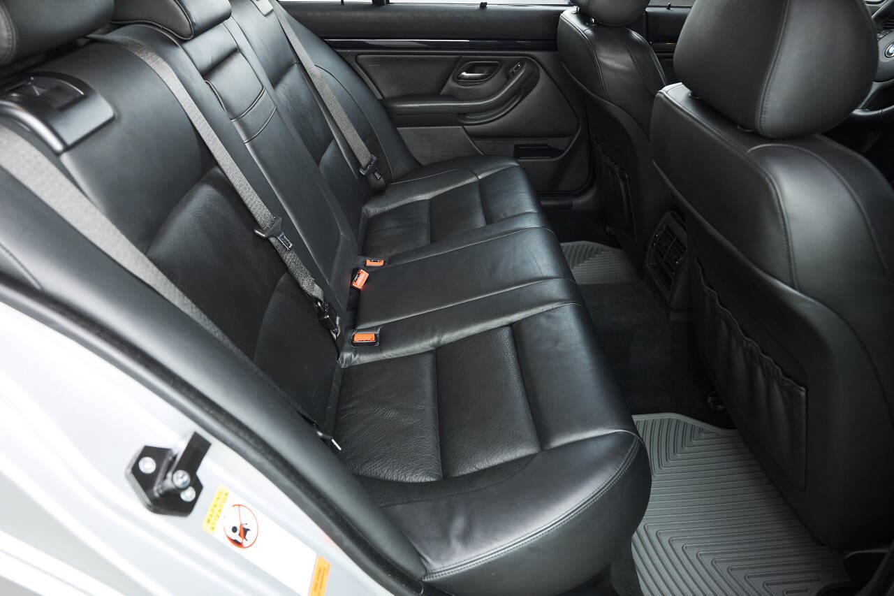 Used 2003 BMW M5 RWD image 94