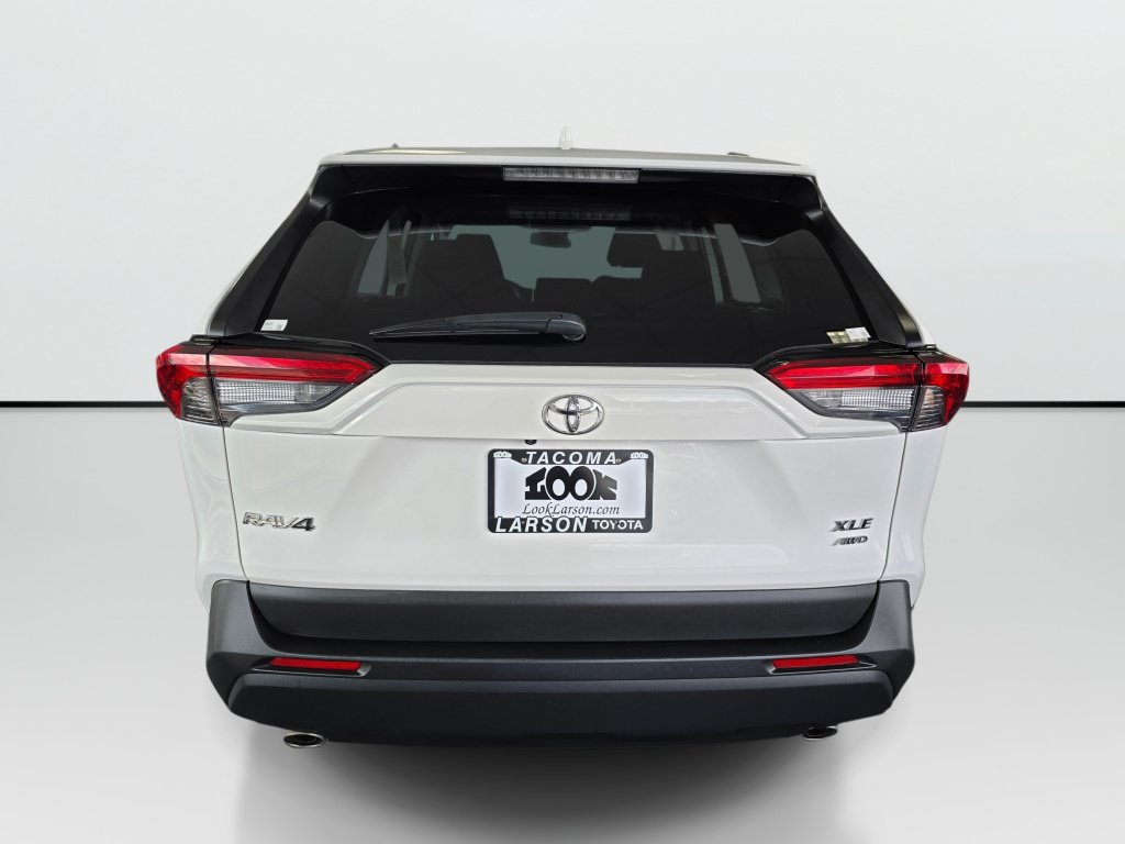 Used 2025 Toyota RAV4 XLE AWD/4WD image 4
