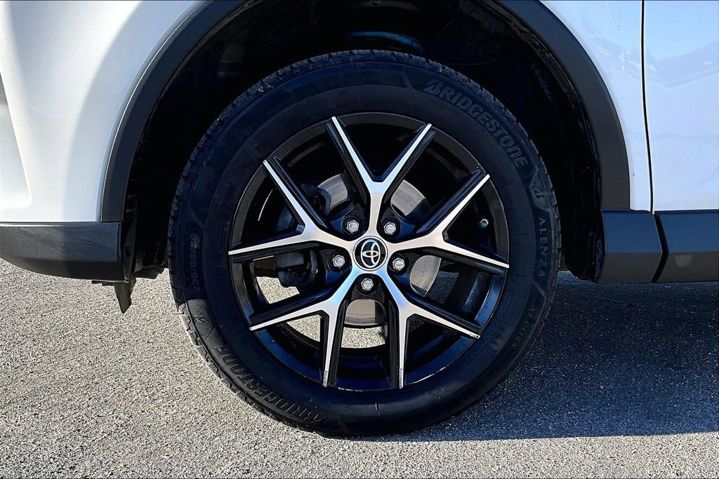 Used 2018 Toyota RAV4 SE w/ Advanced Technology Package image 34