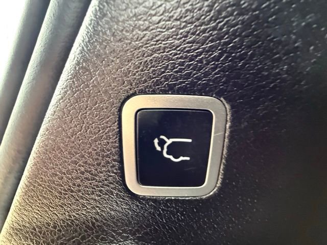 Used 2025 Chrysler Pacifica Limited image 16