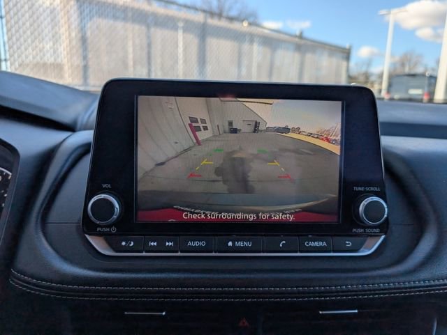 Used 2024 Nissan Rogue SV image 17