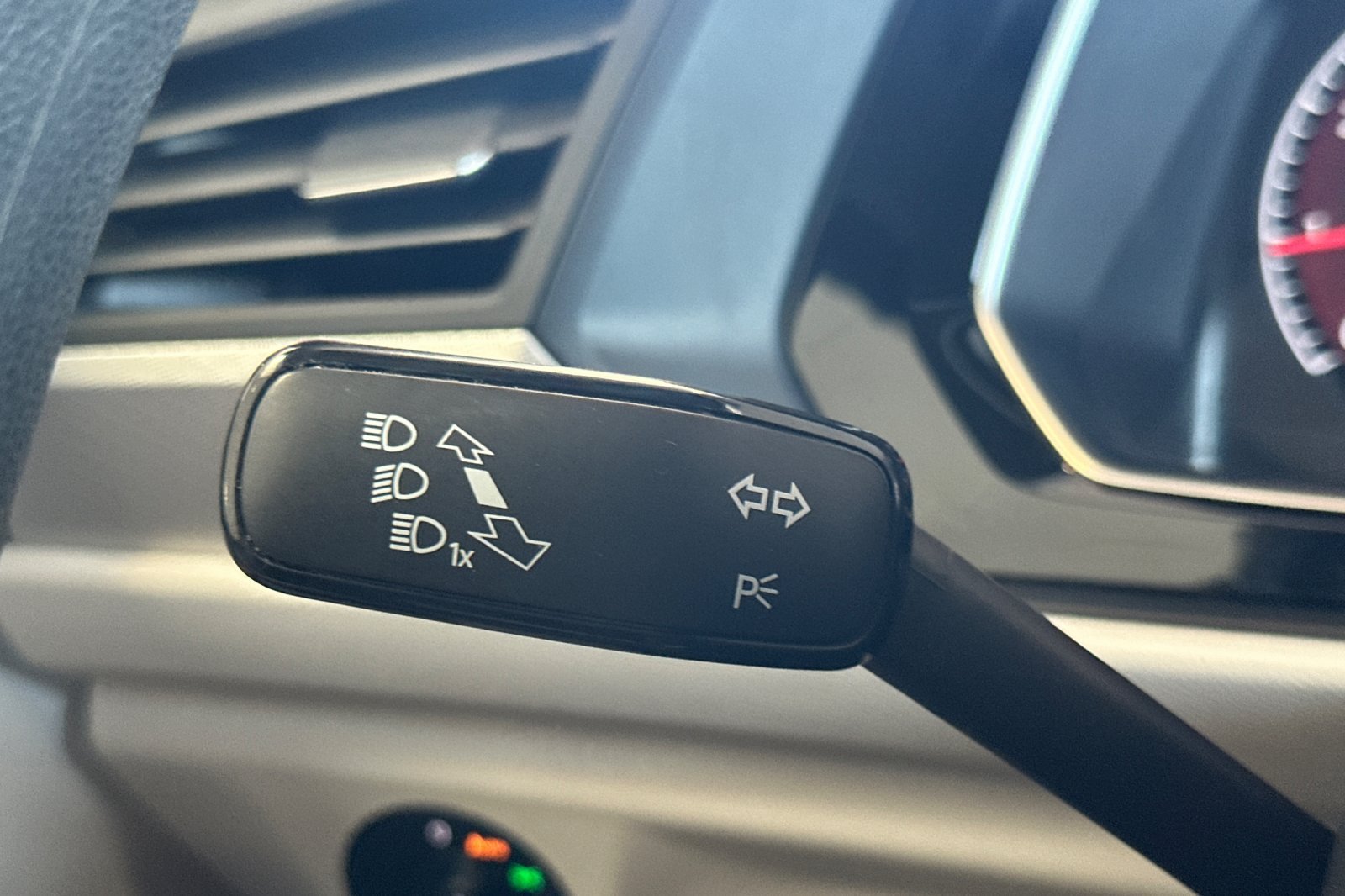 Used 2019 Volkswagen Jetta S w/ Driver Assistance Package FWD image 34