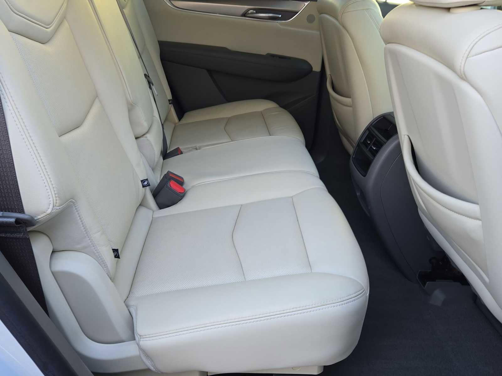 Used 2018 Cadillac XT5 Luxury w/ Driver Awareness Package image 13