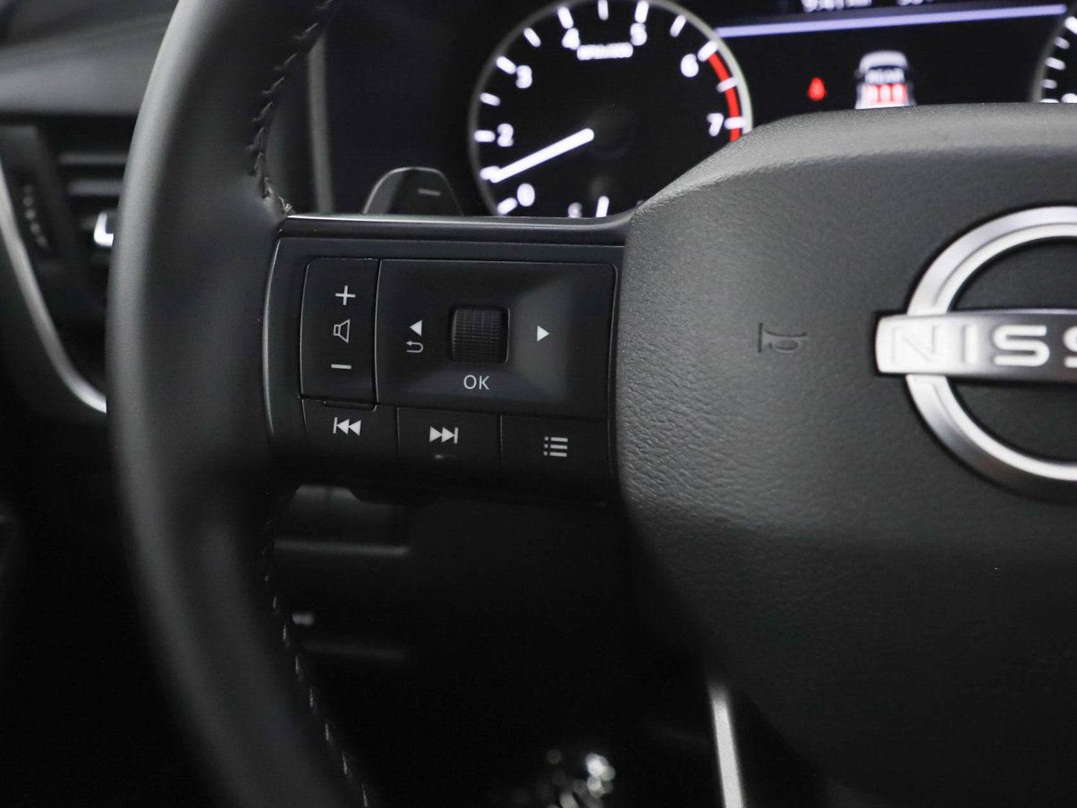 Used 2025 Nissan Rogue SV image 25