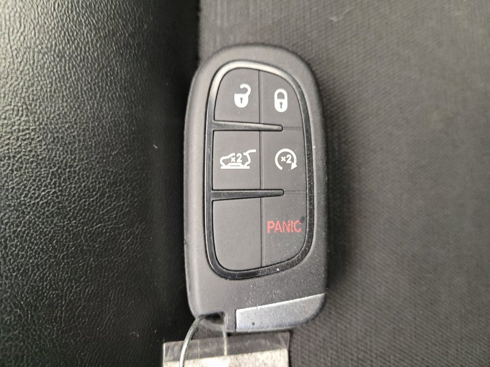 Used 2019 Jeep Cherokee Latitude Plus AWD/4WD image 32