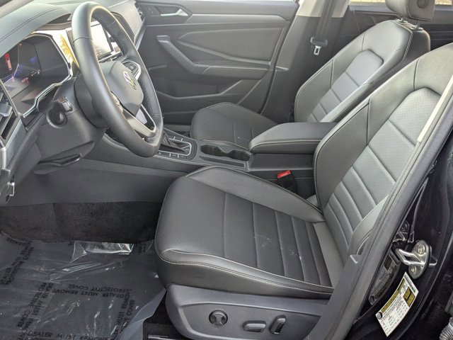 Used 2024 Volkswagen Jetta SE w/ Panoramic Sunroof Package image 16