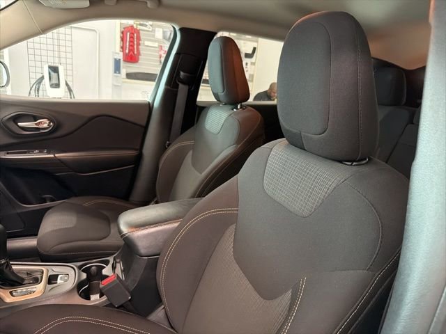 Used 2016 Jeep Cherokee Latitude w/ Cold Weather Group image 14