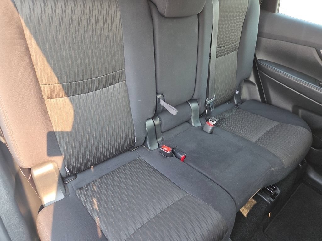 Used 2020 Nissan Rogue S AWD/4WD image 26