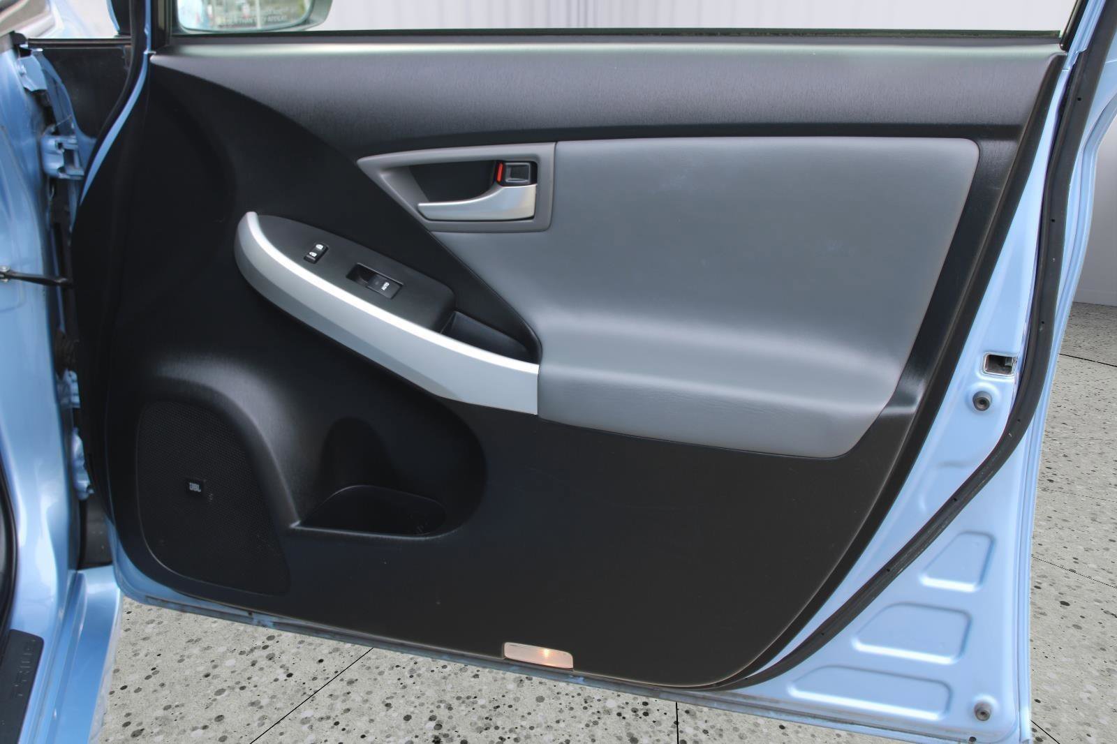 Used 2015 Toyota Prius Prime Advanced image 36