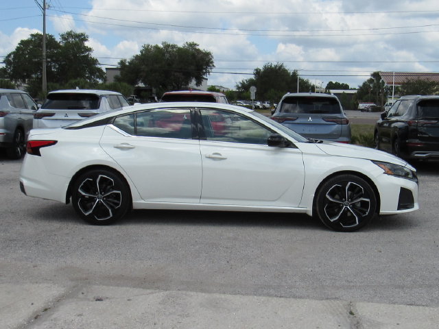 Used 2024 Nissan Altima 2.5 SR FWD image 3