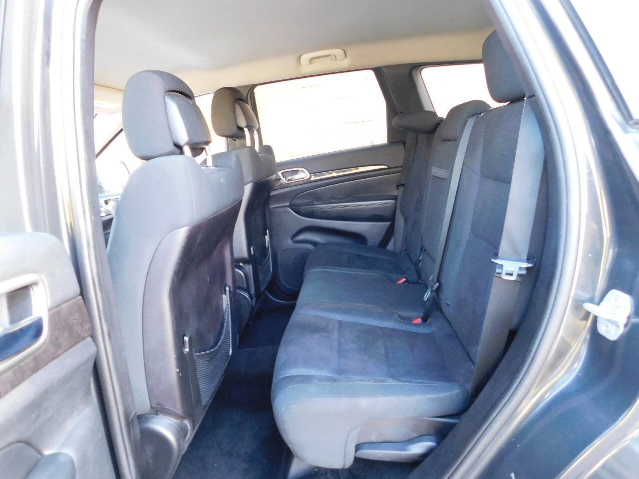 Used 2011 Jeep Grand Cherokee Laredo image 16