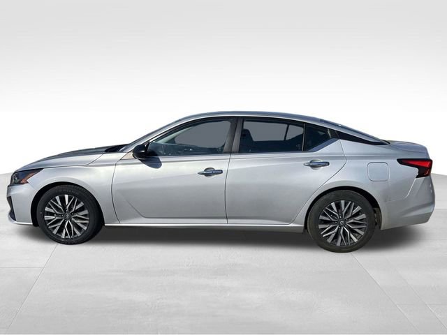 Used 2024 Nissan Altima 2.5 SV image 2