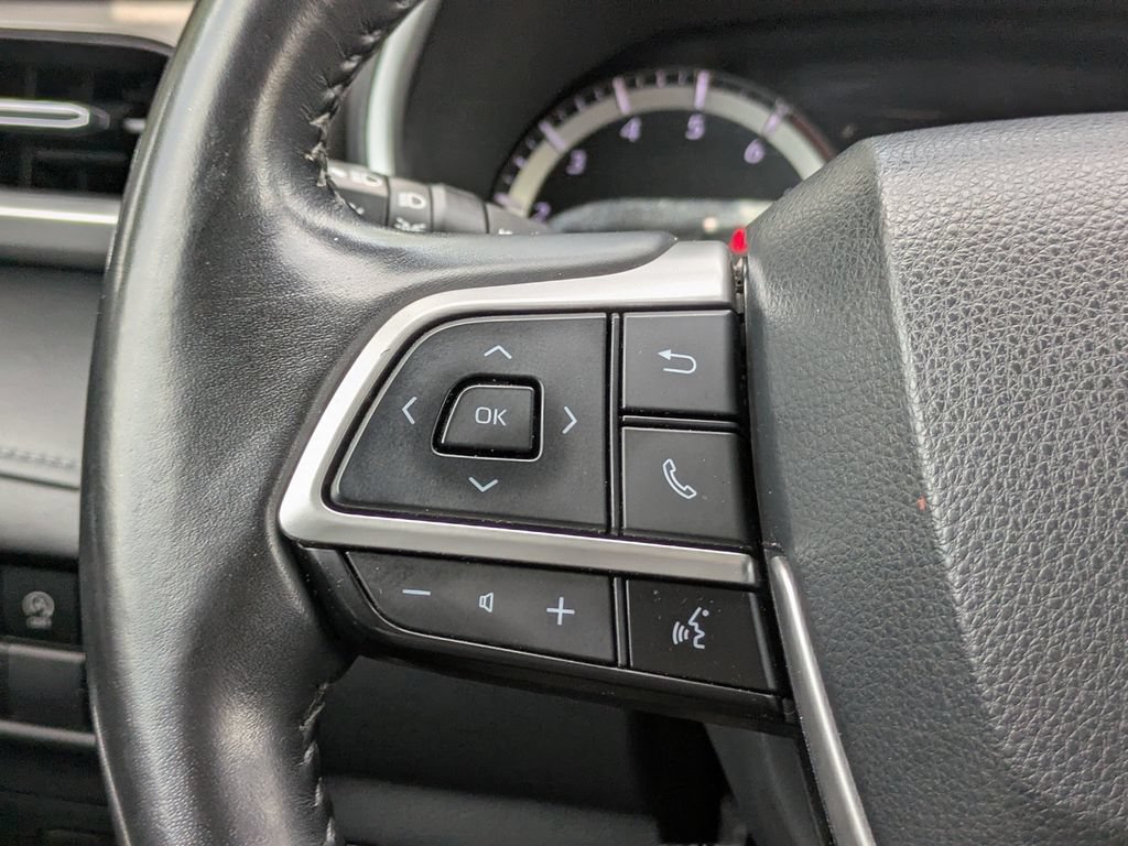 Used 2023 Toyota Highlander XLE FWD image 26