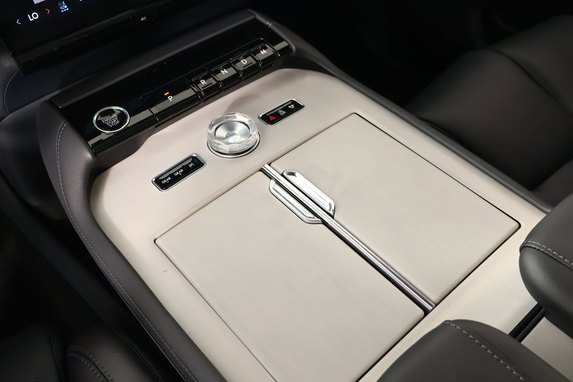 New 2026 Lincoln Navigator Reserve w/ Jet Appearance Package AWD/4WD image 8