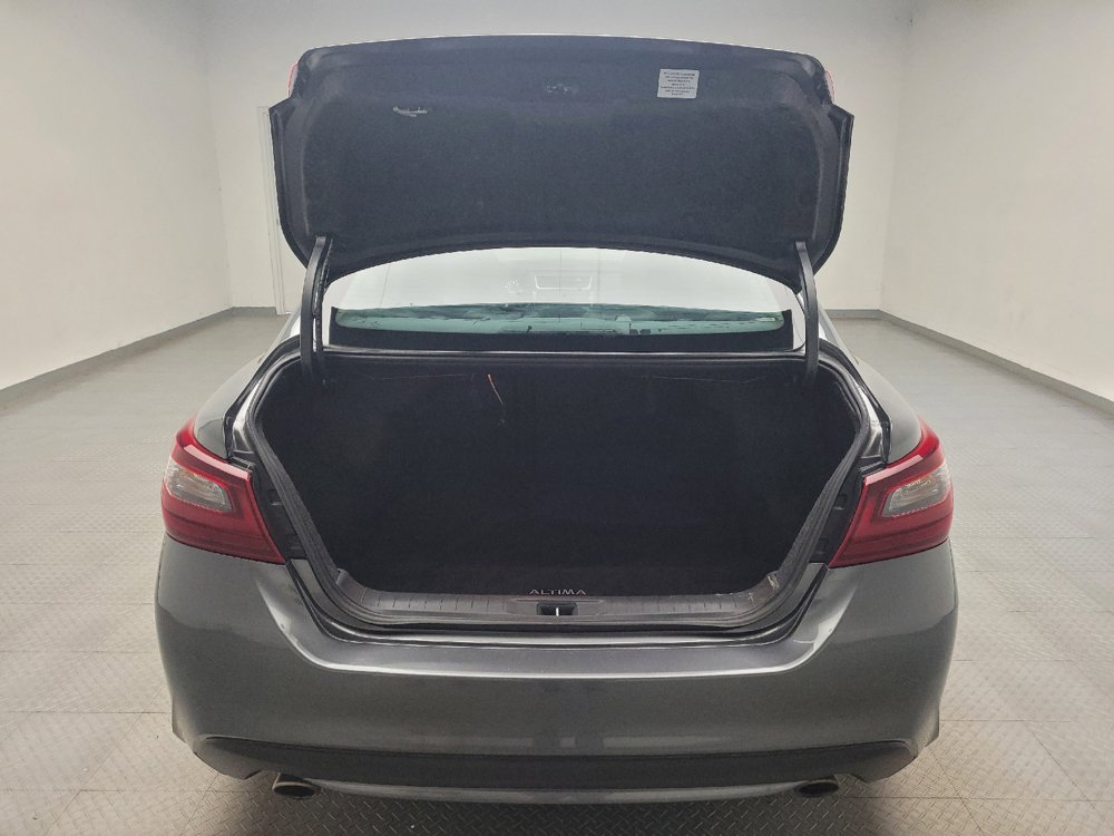 Used 2018 Nissan Altima 2.5 SR w/ SR Midnight Edition FWD image 29