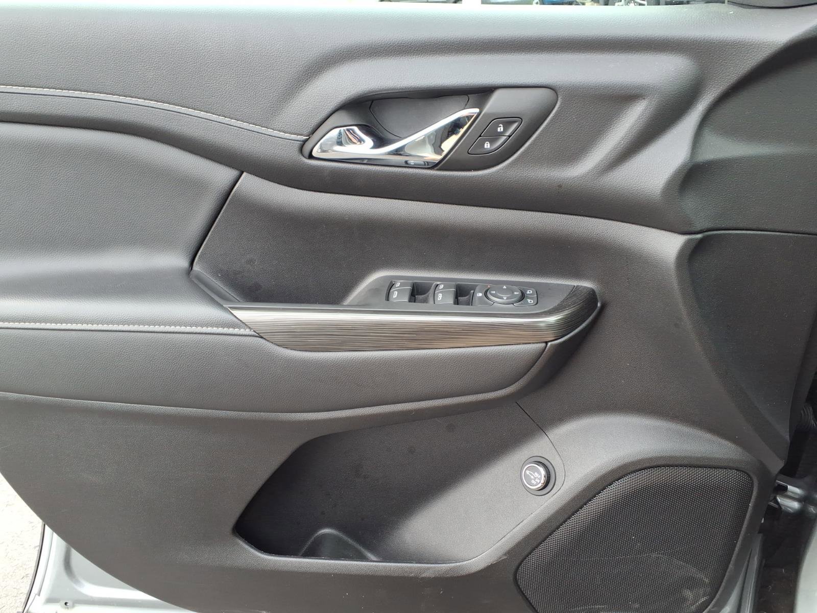 Used 2023 GMC Acadia SLT w/ LPO, Floor Liner Package FWD image 23