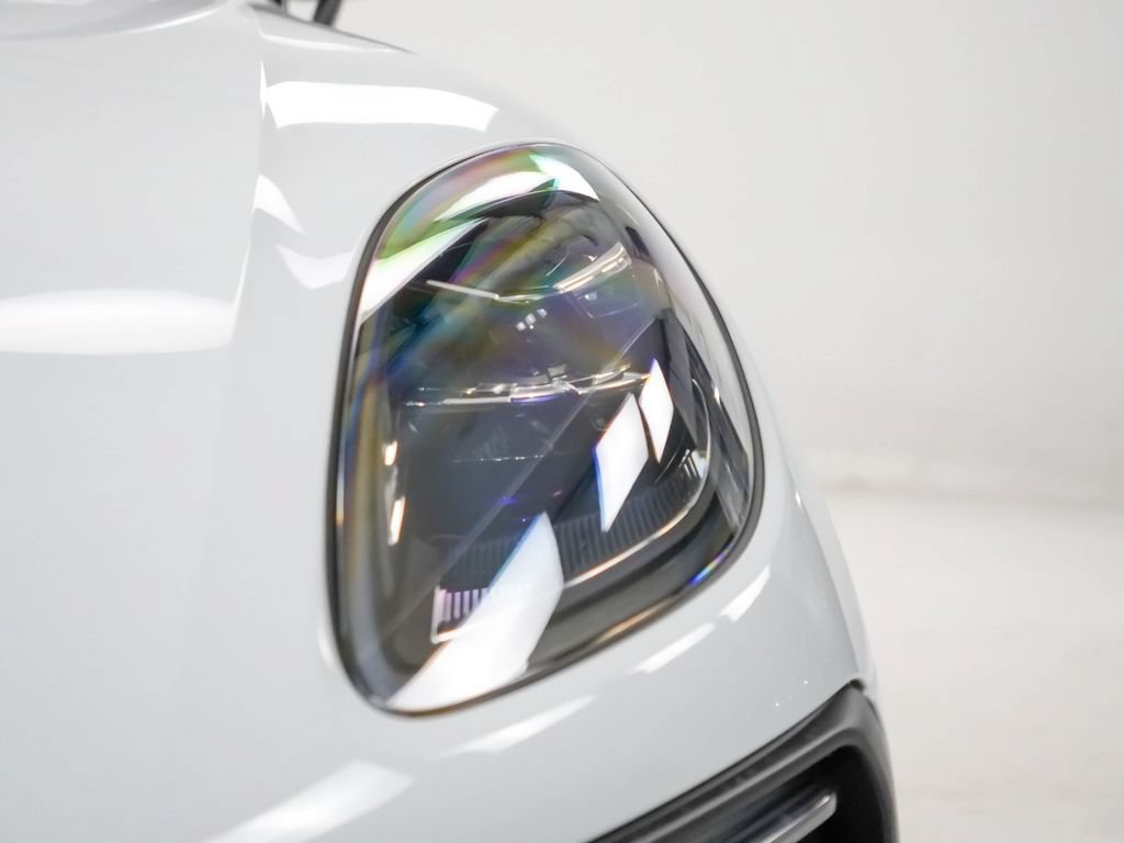 Certified 2026 Porsche Macan S AWD/4WD image 8