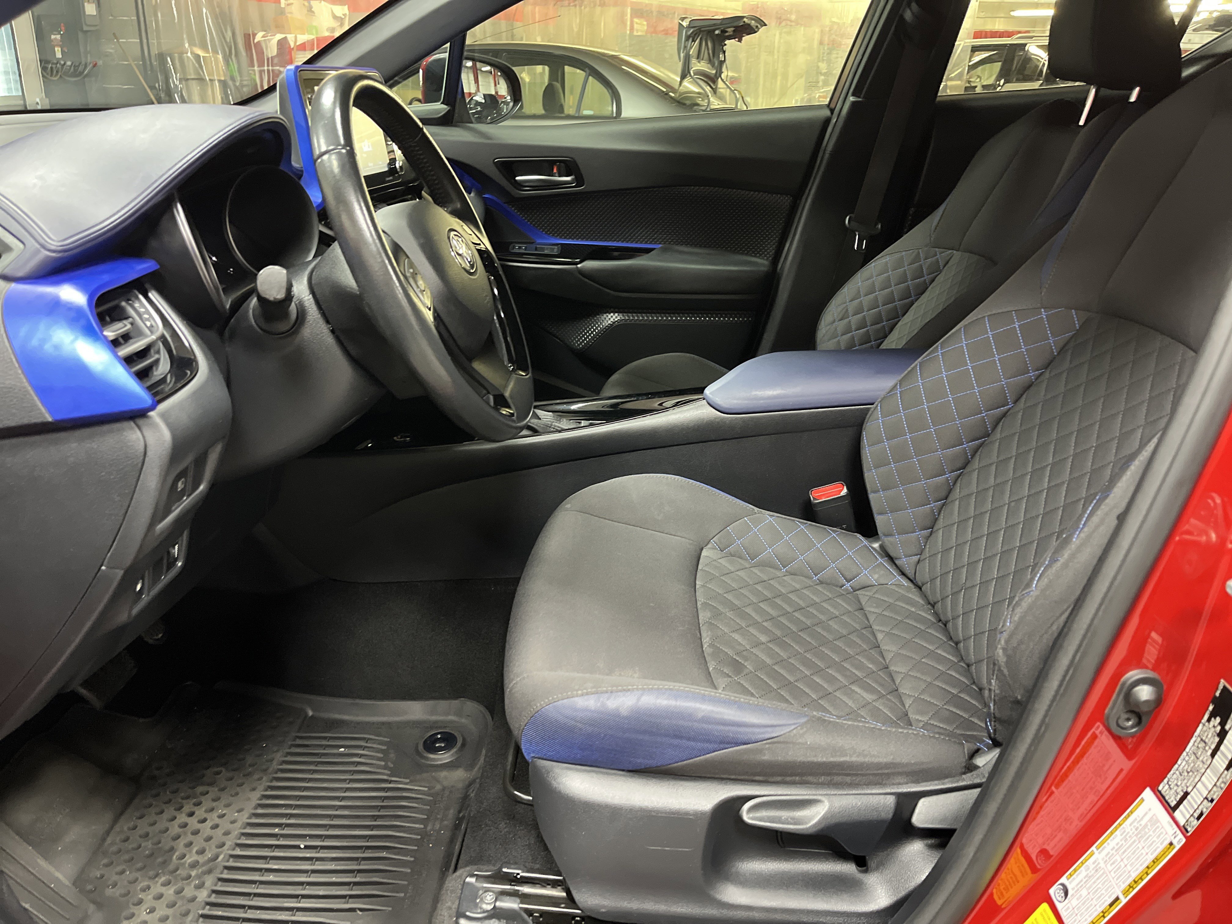 Used 2022 Toyota C-HR XLE image 16