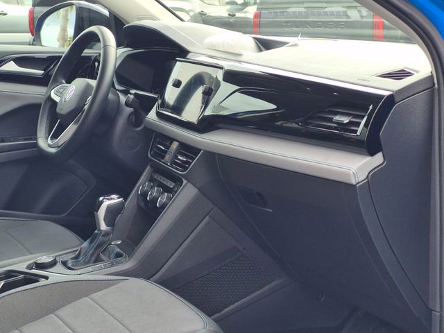 Used 2024 Volkswagen Taos SE image 23