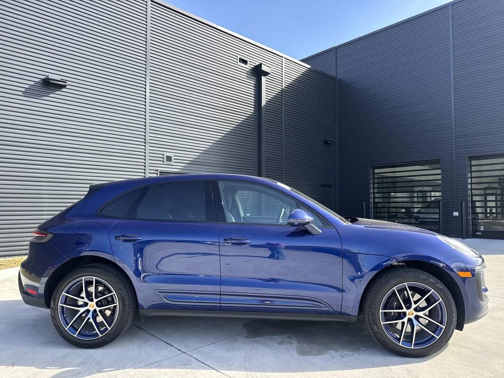 Certified 2025 Porsche Macan image 10