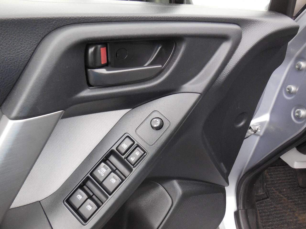 Used 2014 Subaru Forester 2.5i image 14