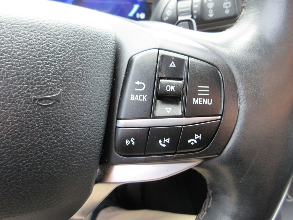 Used 2020 Ford Explorer Platinum w/ Premium Technology Package AWD/4WD image 29