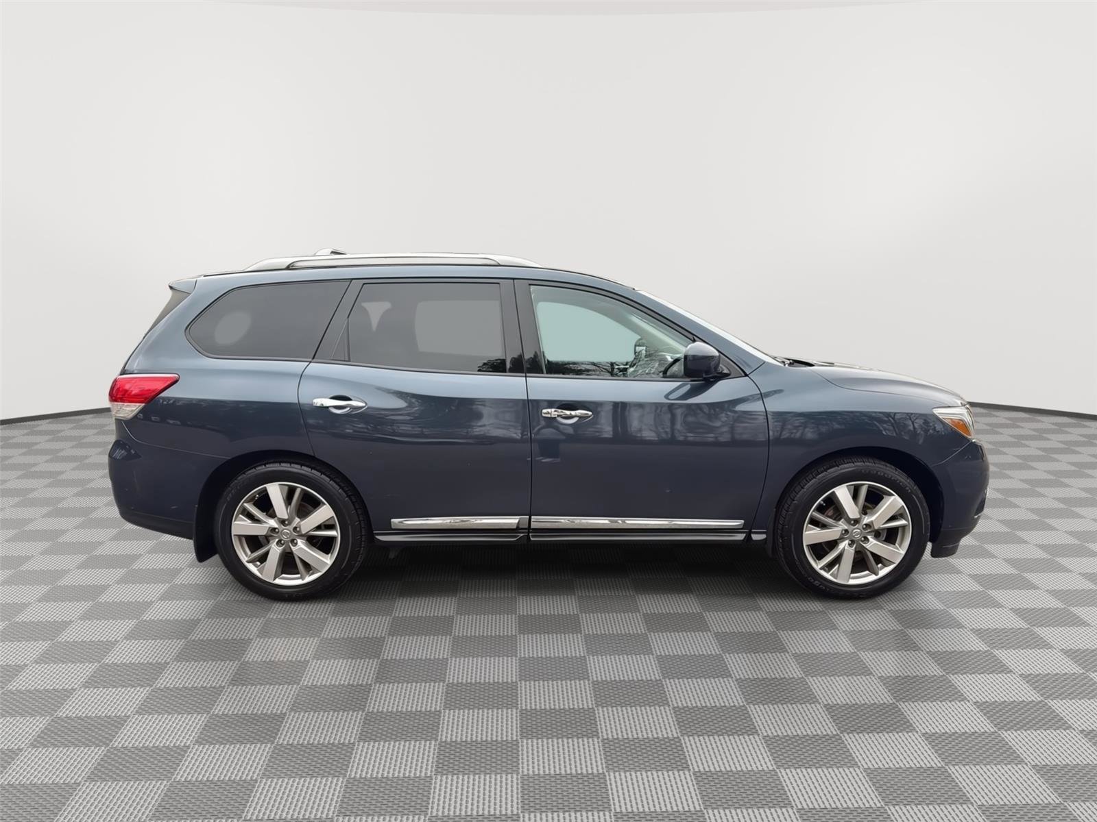 Used 2016 Nissan Pathfinder Platinum image 4
