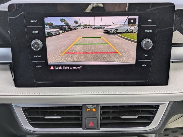 Certified 2025 Volkswagen Taos SE AWD/4WD image 23