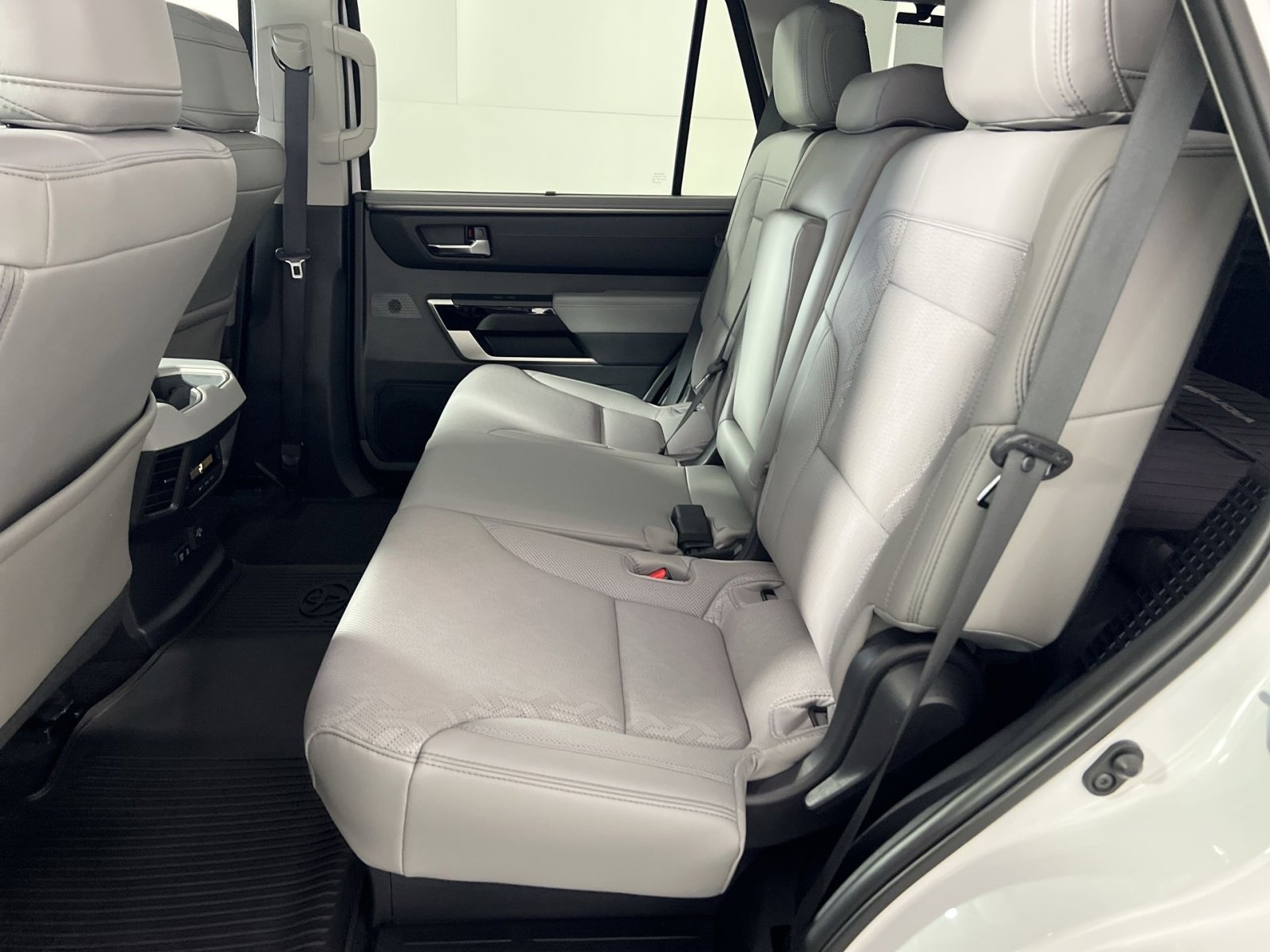 Used 2024 Toyota Sequoia Limited image 25